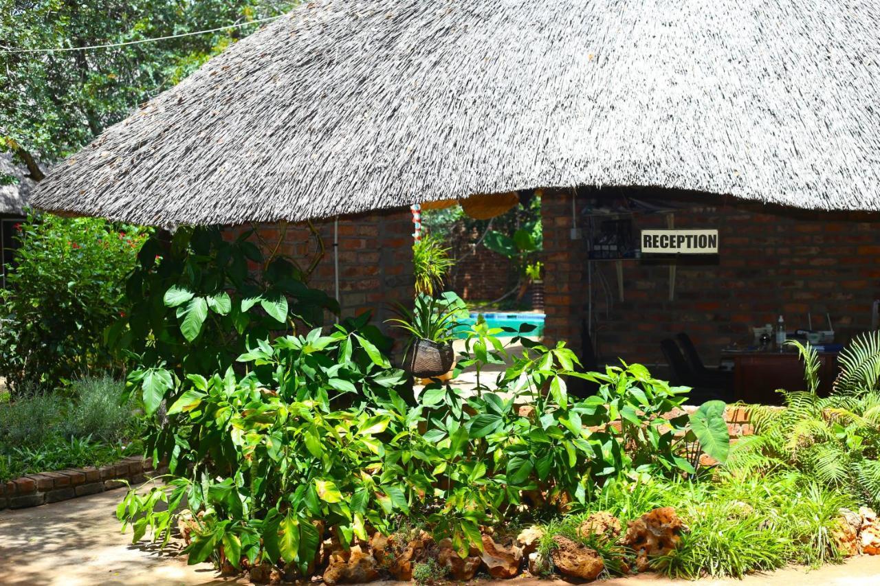 Mawuya Lodge Victoriawatervallen Buitenkant foto